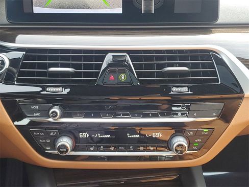 Used 2023 BMW 530i w/ Premium Package image 29