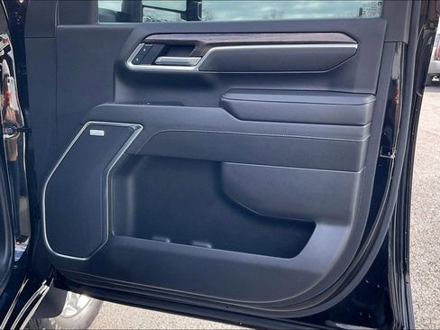 Used 2025 Chevrolet Silverado 2500 LTZ w/ LTZ Plus Package image 30