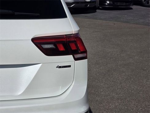 Used 2023 Volkswagen Tiguan SE R-Line image 8