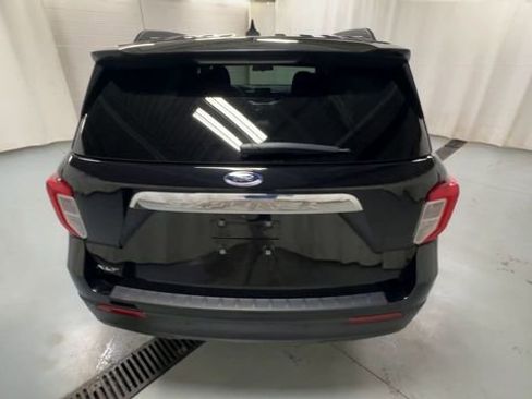 Used 2023 Ford Explorer XLT AWD/4WD image 7