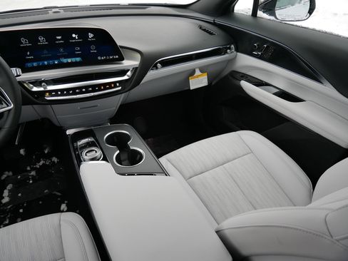 New 2026 Cadillac Lyriq Luxury image 9