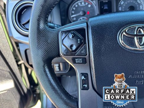 Used 2022 Toyota Tacoma TRD Off-Road AWD/4WD image 28