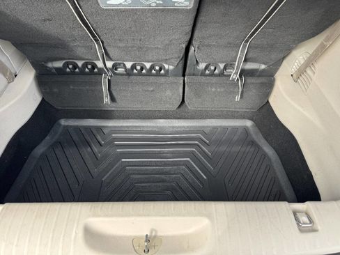 Used 2019 Chrysler Pacifica Touring-L image 11