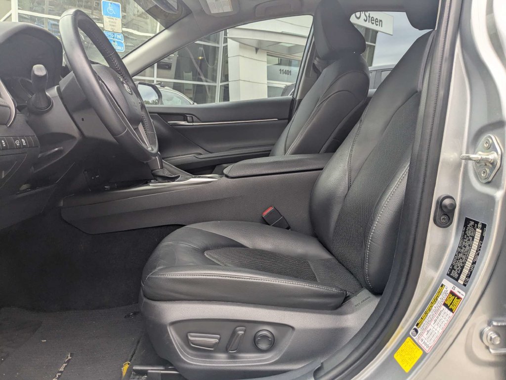 Used 2022 Toyota Camry XLE FWD image 2