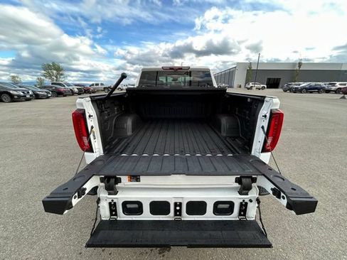 Used 2024 GMC Sierra 1500 Denali AWD/4WD image 12