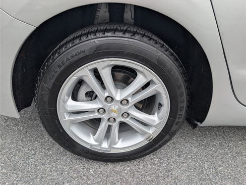 Used 2018 Chevrolet Cruze LT FWD image 9
