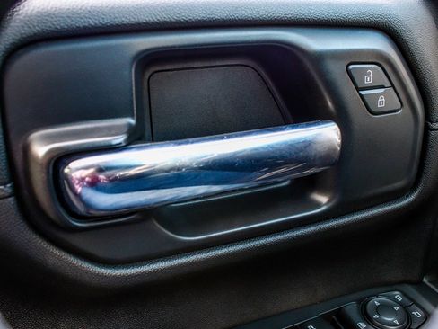 Used 2020 GMC Sierra 1500 Elevation w/ Elevation Value Package image 9