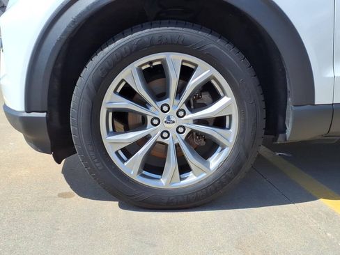 Used 2020 Ford Explorer XLT w/ Equipment Group 202A AWD/4WD image 9