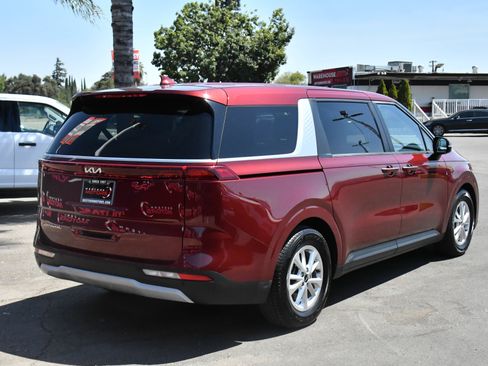 Used 2022 Kia Carnival LX FWD image 8