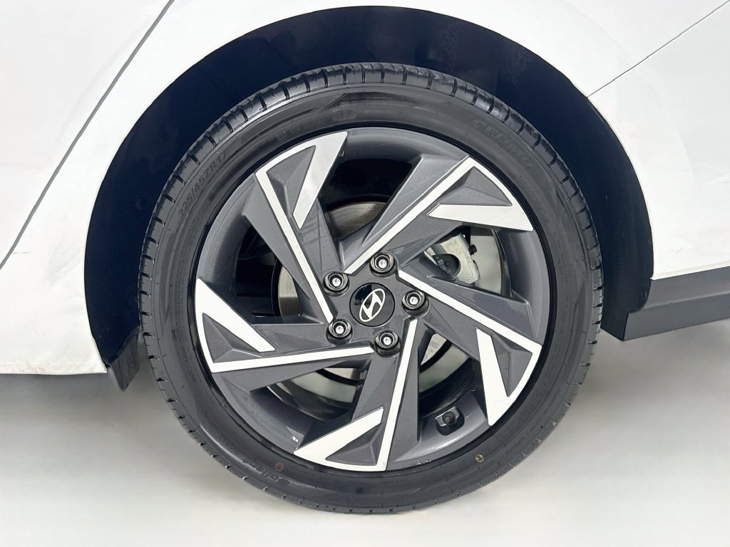 Used 2025 Hyundai Elantra SEL FWD image 30