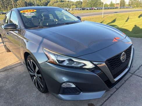 Used 2019 Nissan Altima 2.5 SR w/ SR Premium Package FWD image 2