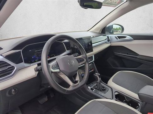 Used 2025 Volkswagen Taos SE FWD image 8
