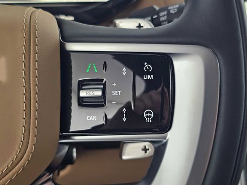 New 2025 Land Rover Range Rover Long Wheelbase SE image 30