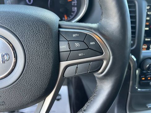 Used 2018 Jeep Grand Cherokee Altitude RWD image 20