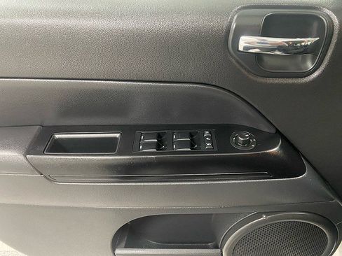 Used 2011 Jeep Compass Latitude image 9