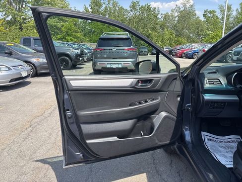 Used 2017 Subaru Outback 2.5i Premium AWD/4WD image 17