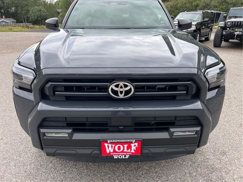 Used 2025 Toyota 4Runner SR5 AWD/4WD image 23
