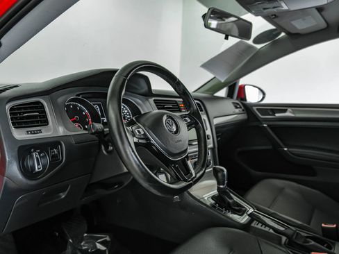 Used 2015 Volkswagen Golf SE image 2