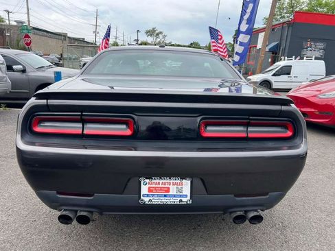 Used 2017 Dodge Challenger R/T RWD image 9