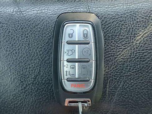 Used 2021 Chrysler Pacifica Touring-L w/ Uconnect Theater Family Group FWD image 37