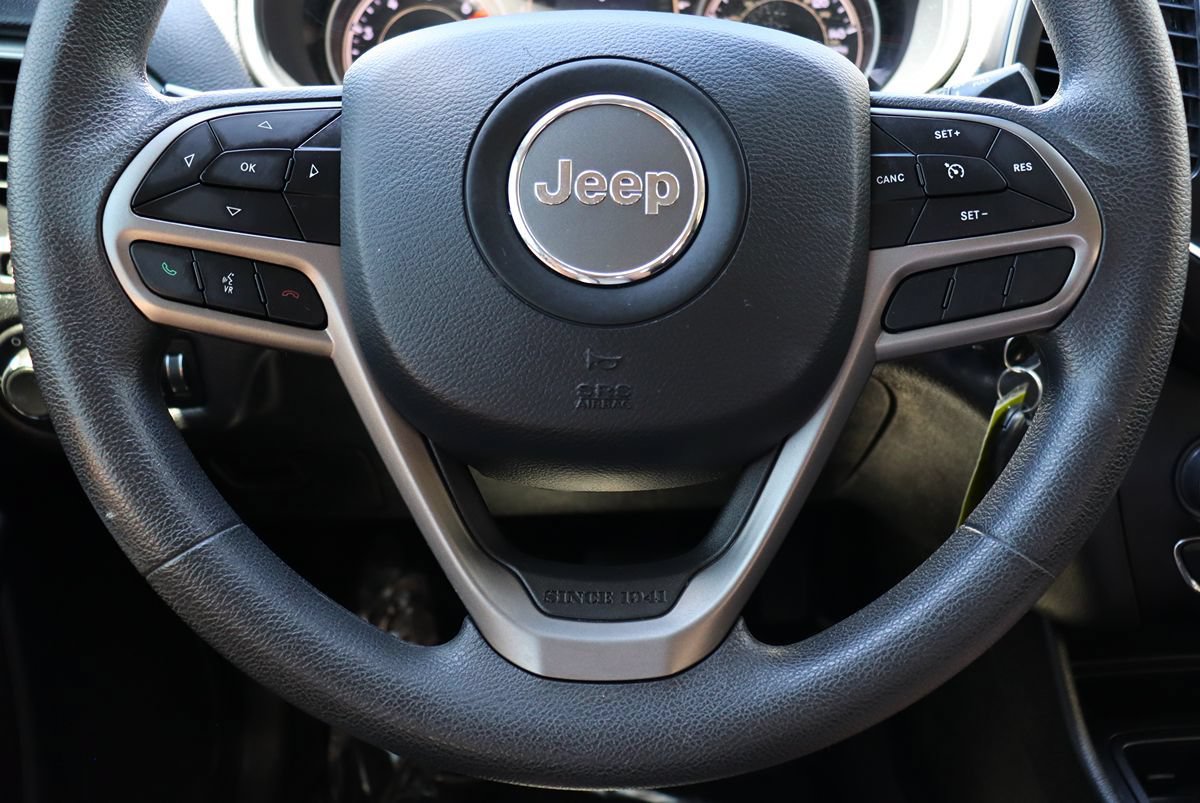 Used 2020 Jeep Cherokee Latitude FWD image 54