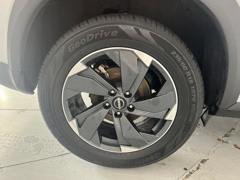 Used 2024 Nissan Rogue SV AWD/4WD image 17