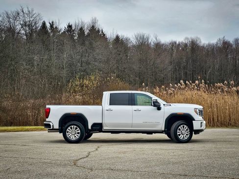 Certified 2022 GMC Sierra 3500 Denali image 3