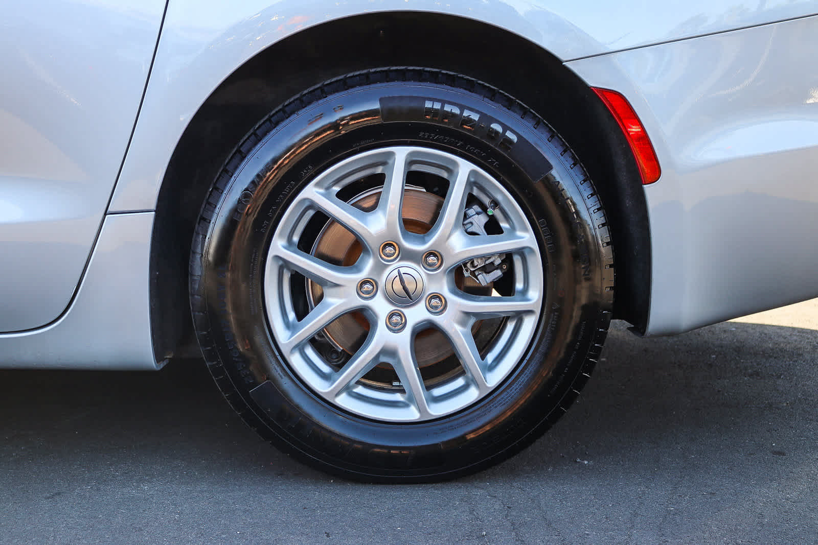 Used 2024 Chrysler Pacifica Touring-L FWD image 11