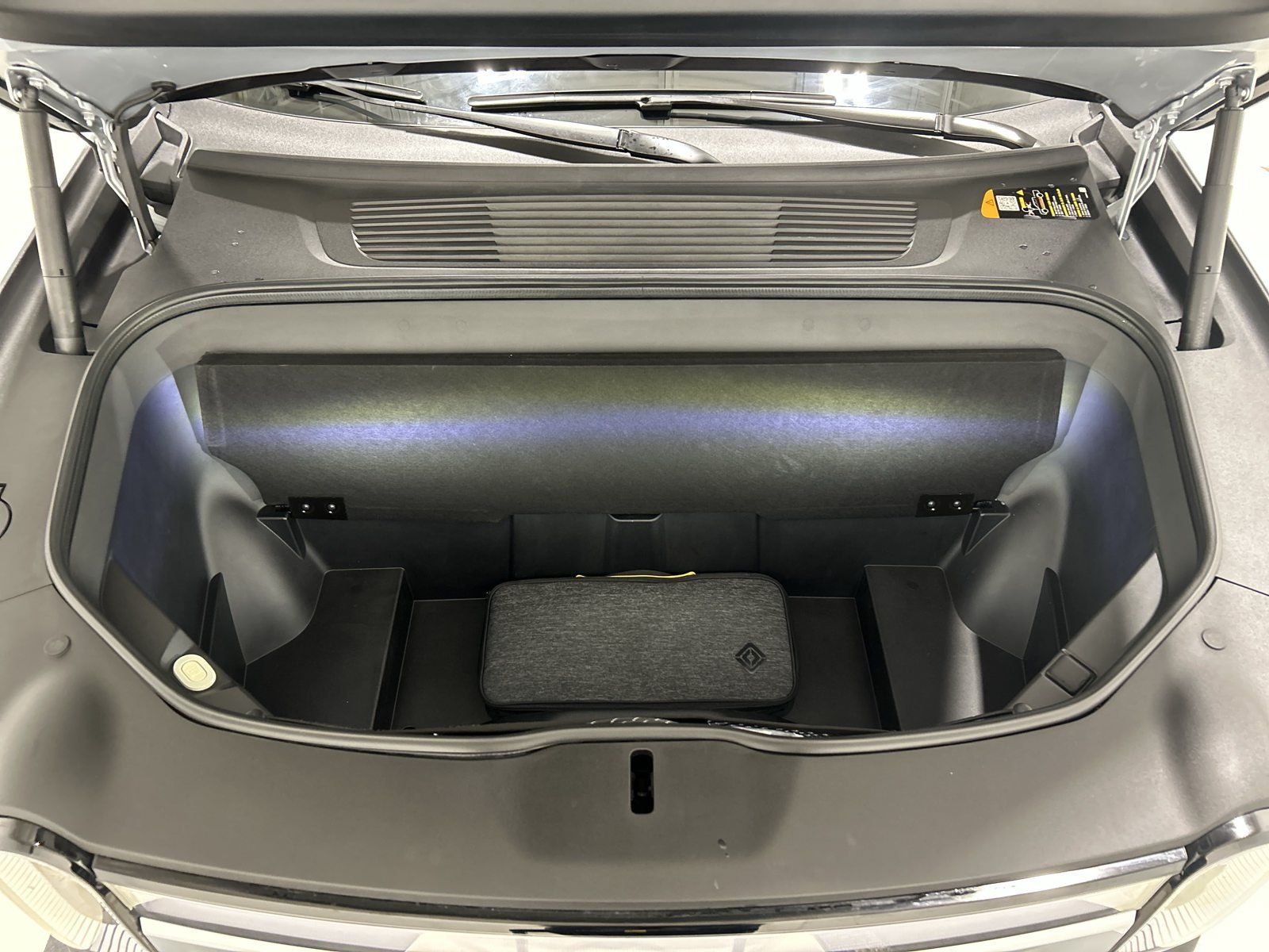 Used 2022 Rivian R1T Adventure AWD/4WD image 14