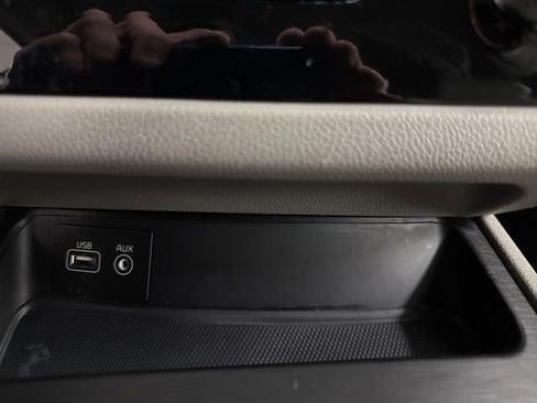 Used 2018 Kia Sedona LX w/ LX Essentials Premium Package image 38