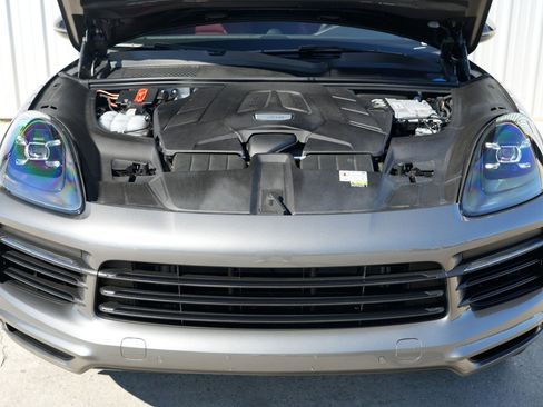 Used 2023 Porsche Cayenne AWD/4WD image 8