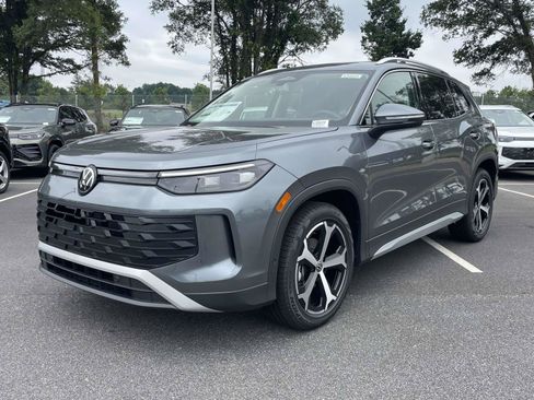 New 2026 Volkswagen Tiguan SE FWD image 3