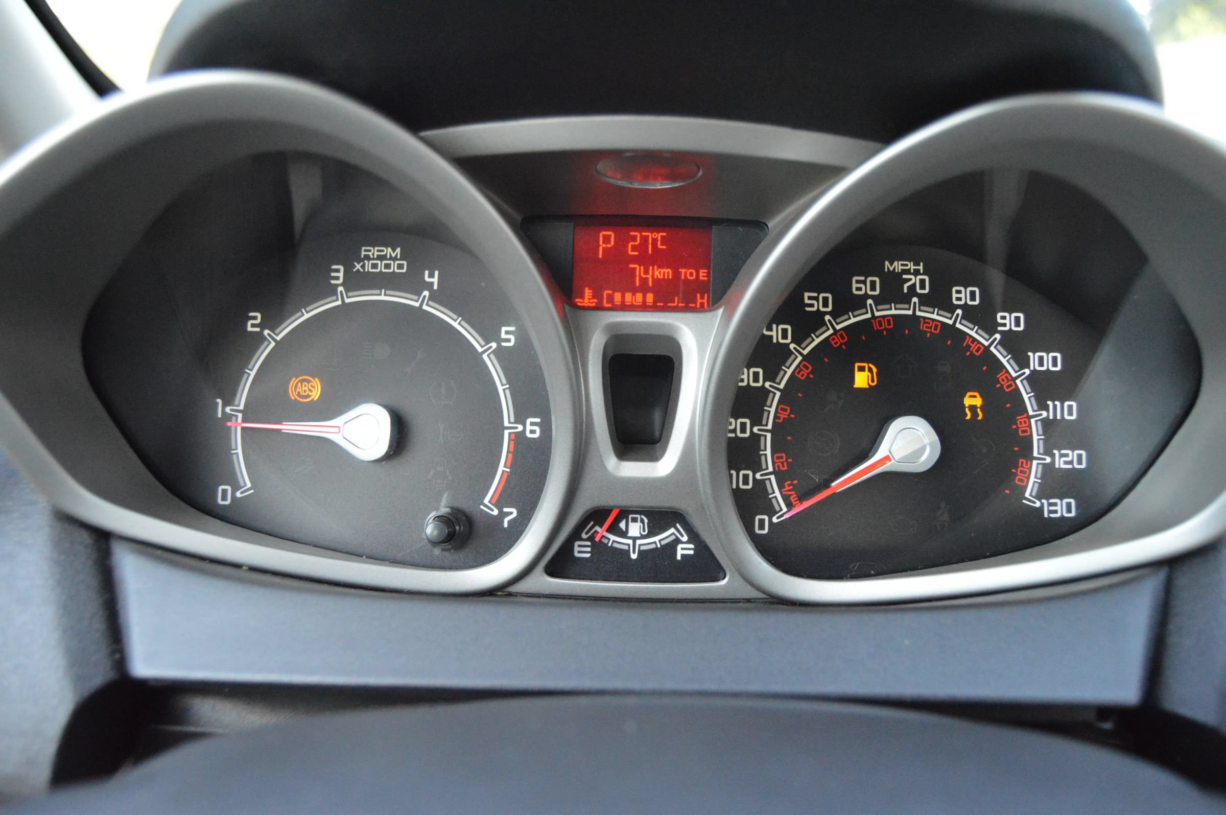 Used 2013 Ford Fiesta SE w/ Super Fuel Economy Pkg FWD image 16