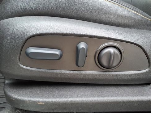 Used 2022 Chevrolet Equinox Premier image 17