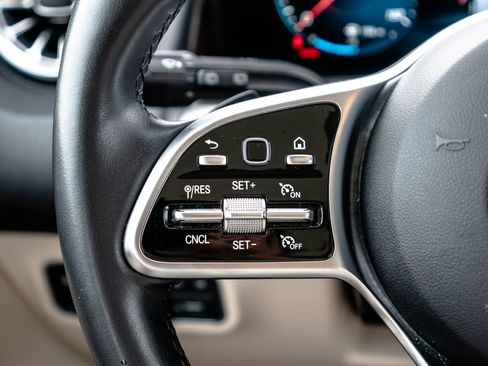 Used 2023 Mercedes-Benz GLB 250 4MATIC image 17