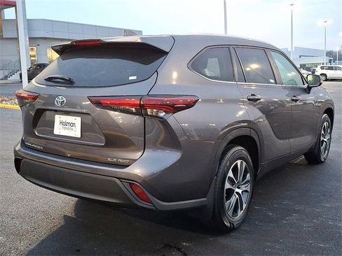 Certified 2024 Toyota Highlander XLE image 7