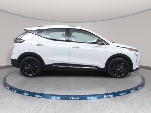 Used 2023 Chevrolet Bolt EUV Premier w/ Sun & Sound Package FWD image 5
