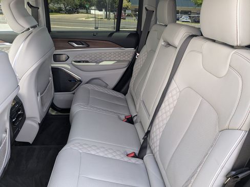 Used 2022 Jeep Grand Cherokee Summit w/ Adv Protech Group IV AWD/4WD image 34