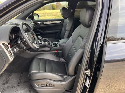 Used 2023 Porsche Cayenne image 23