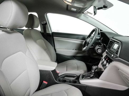 Used 2019 Hyundai Elantra SE w/ Winter Weather Package FWD image 19