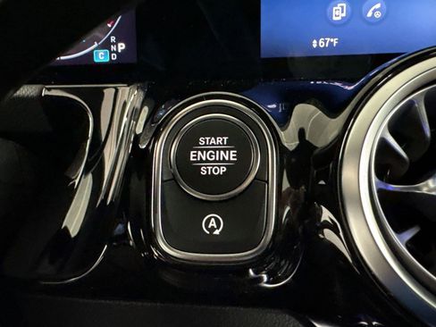 Certified 2025 Mercedes-Benz GLA 250 4MATIC image 27