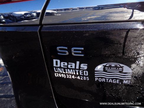 Used 2023 Volkswagen Atlas SE image 6