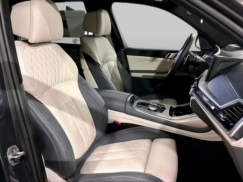 Used 2025 BMW X7 M60i AWD/4WD image 7