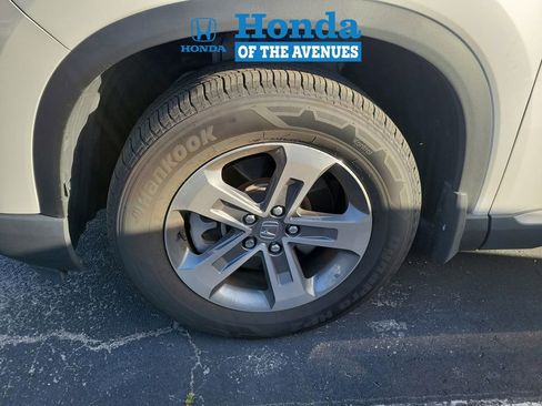 Used 2025 Honda Pilot EX-L image 4