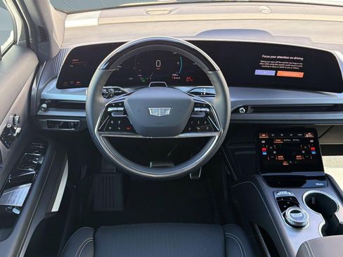 New 2026 Cadillac Vistiq Luxury w/ LPO, Floor Liner Package AWD/4WD image 27
