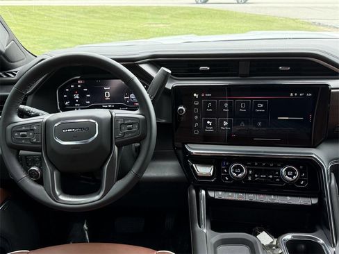 New 2025 GMC Sierra 2500 Denali Ultimate image 16