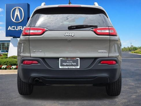 Used 2018 Jeep Cherokee Latitude w/ Cold Weather Group AWD/4WD image 14