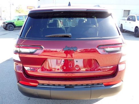 New 2025 Jeep Grand Cherokee L Altitude image 4