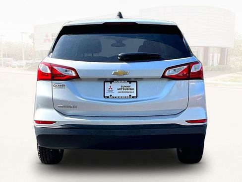 Used 2021 Chevrolet Equinox LS w/ LS Convenience Package FWD image 5