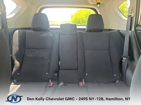 Used 2016 Toyota RAV4 XLE AWD/4WD image 2